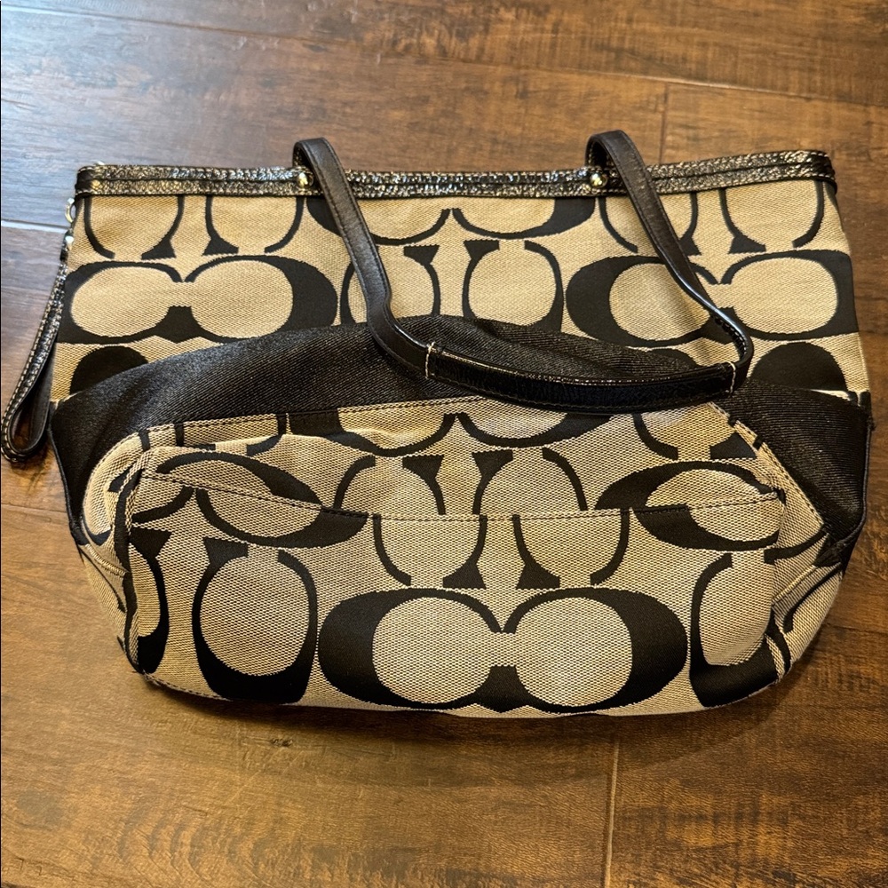 Coach blue black Wristlet and Patterned Umbrella NWT - Picture 4 of 15
